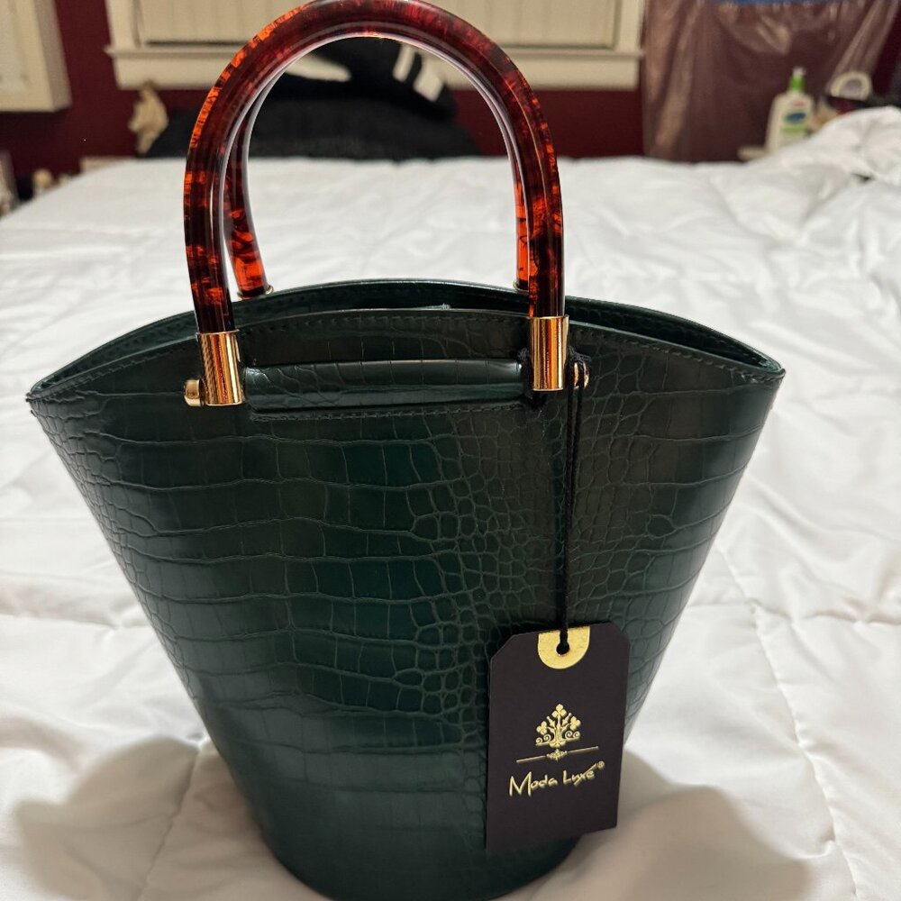 NWT Moda Luxe Emerald Reptile Design Bag with Shoulder strap